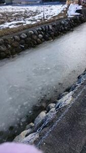 凍った川[1]
